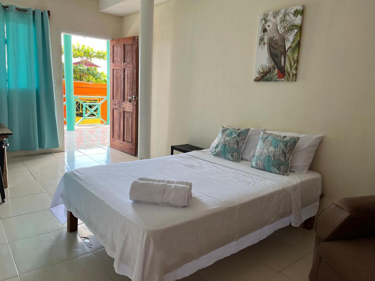 A&K Island Apartments بوكاس تاون المظهر الخارجي الصورة