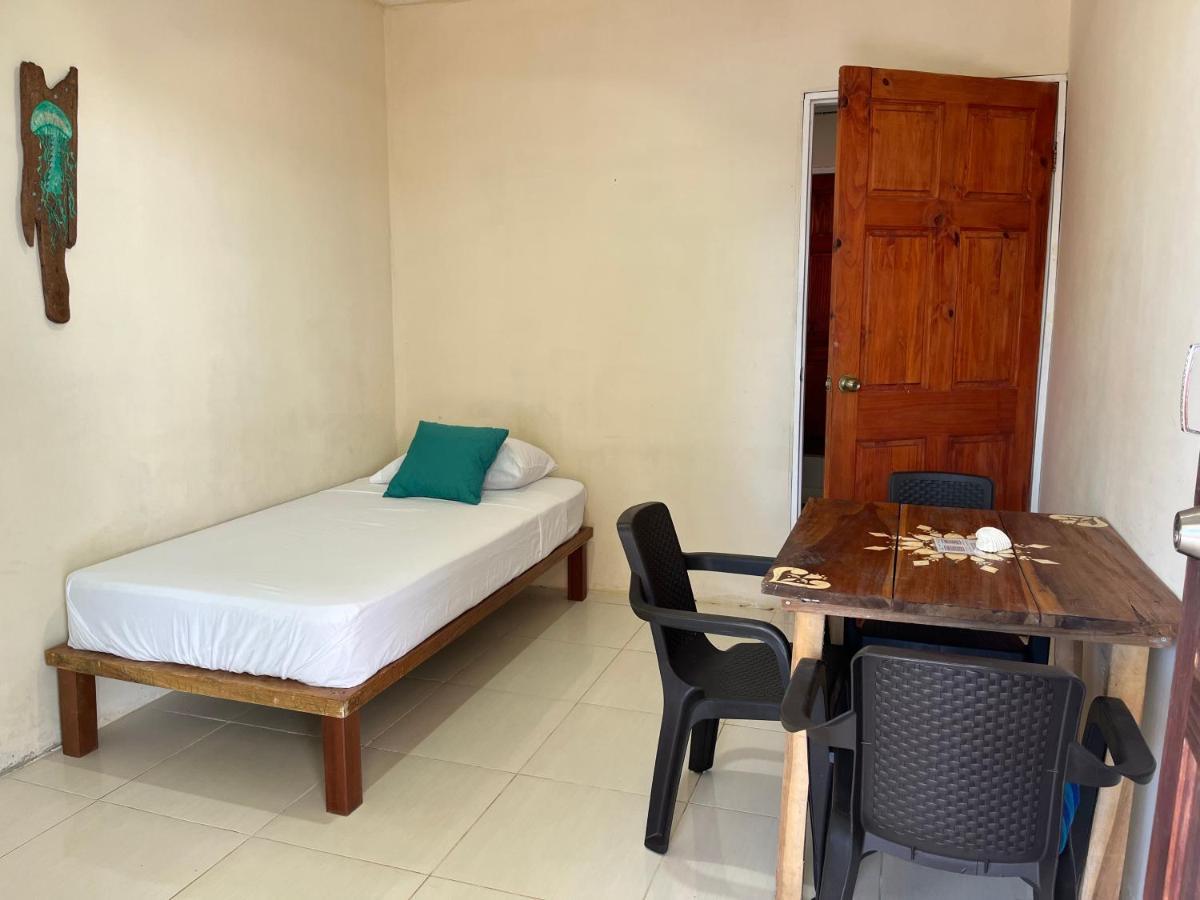 A&K Island Apartments بوكاس تاون المظهر الخارجي الصورة