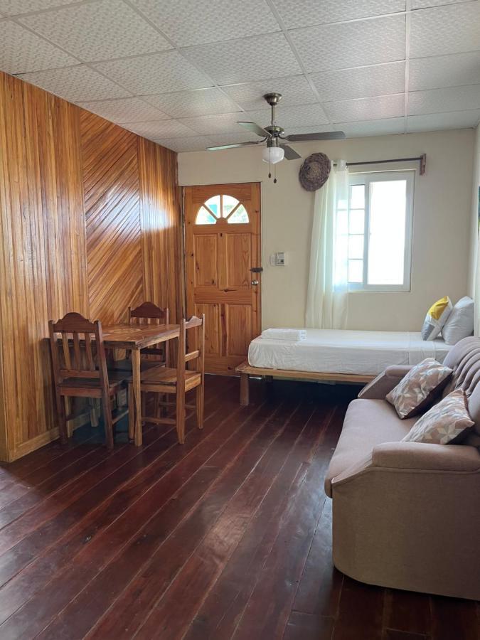 A&K Island Apartments بوكاس تاون المظهر الخارجي الصورة